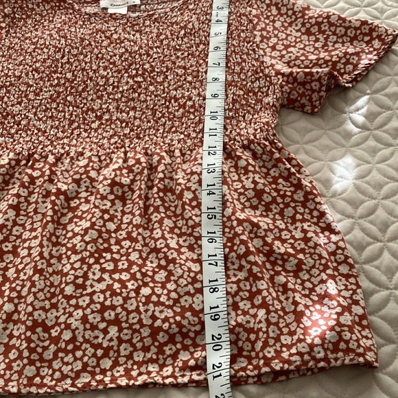 Urban romantics floral orange/cream colors blouse Size M but feels like S size - Picture 6 of 10